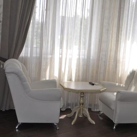 Guest House 12 Mesyatsev Chornomorsk Buitenkant foto