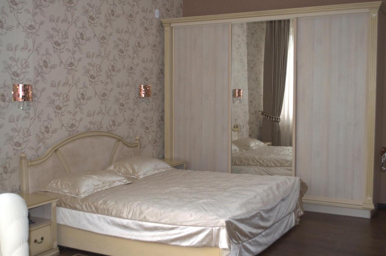 Guest House 12 Mesyatsev Chornomorsk Buitenkant foto