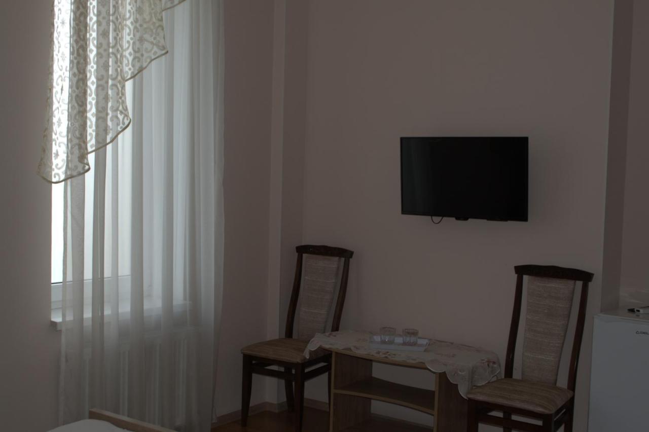Guest House 12 Mesyatsev Chornomorsk Buitenkant foto