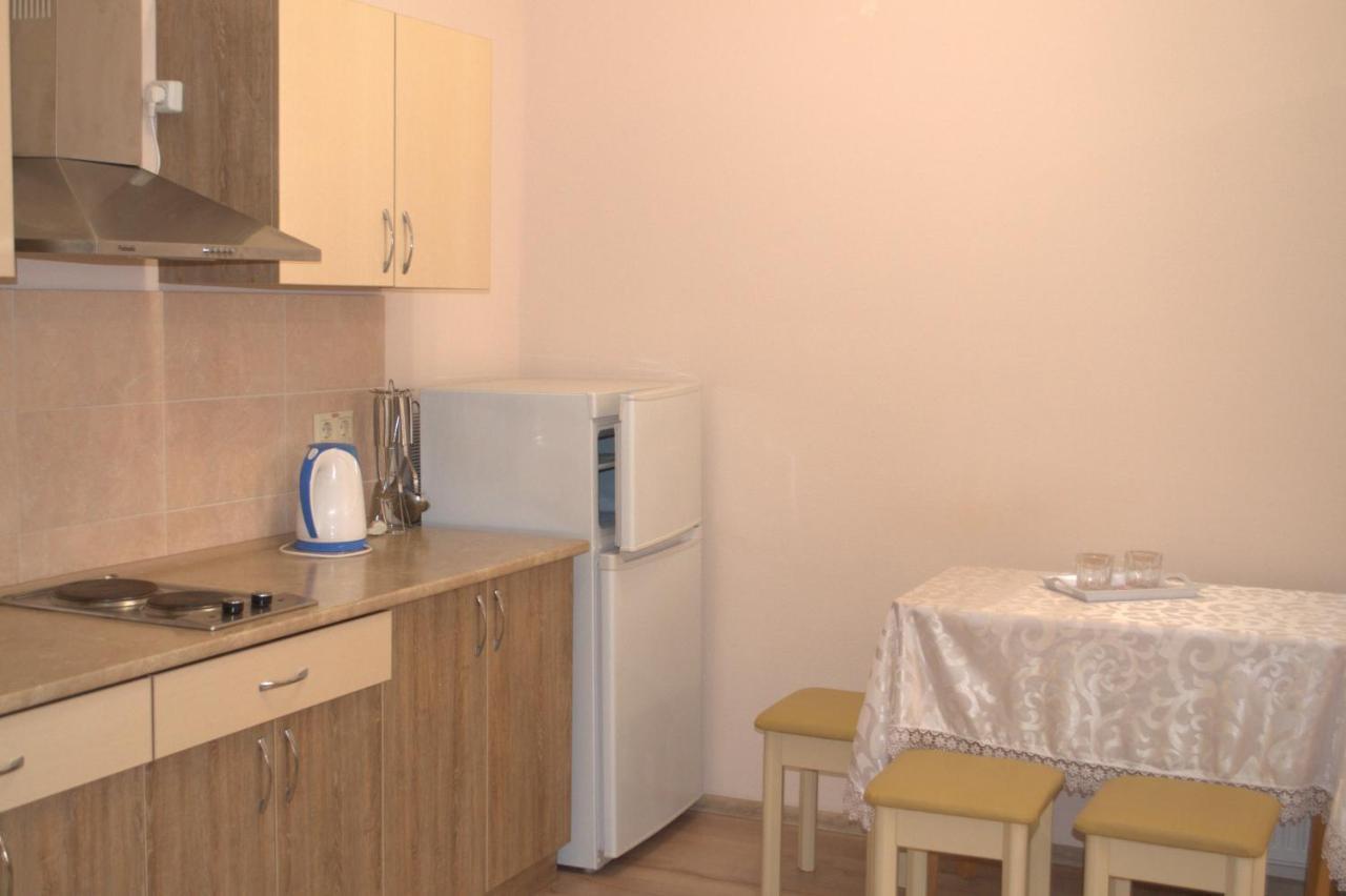 Guest House 12 Mesyatsev Chornomorsk Buitenkant foto