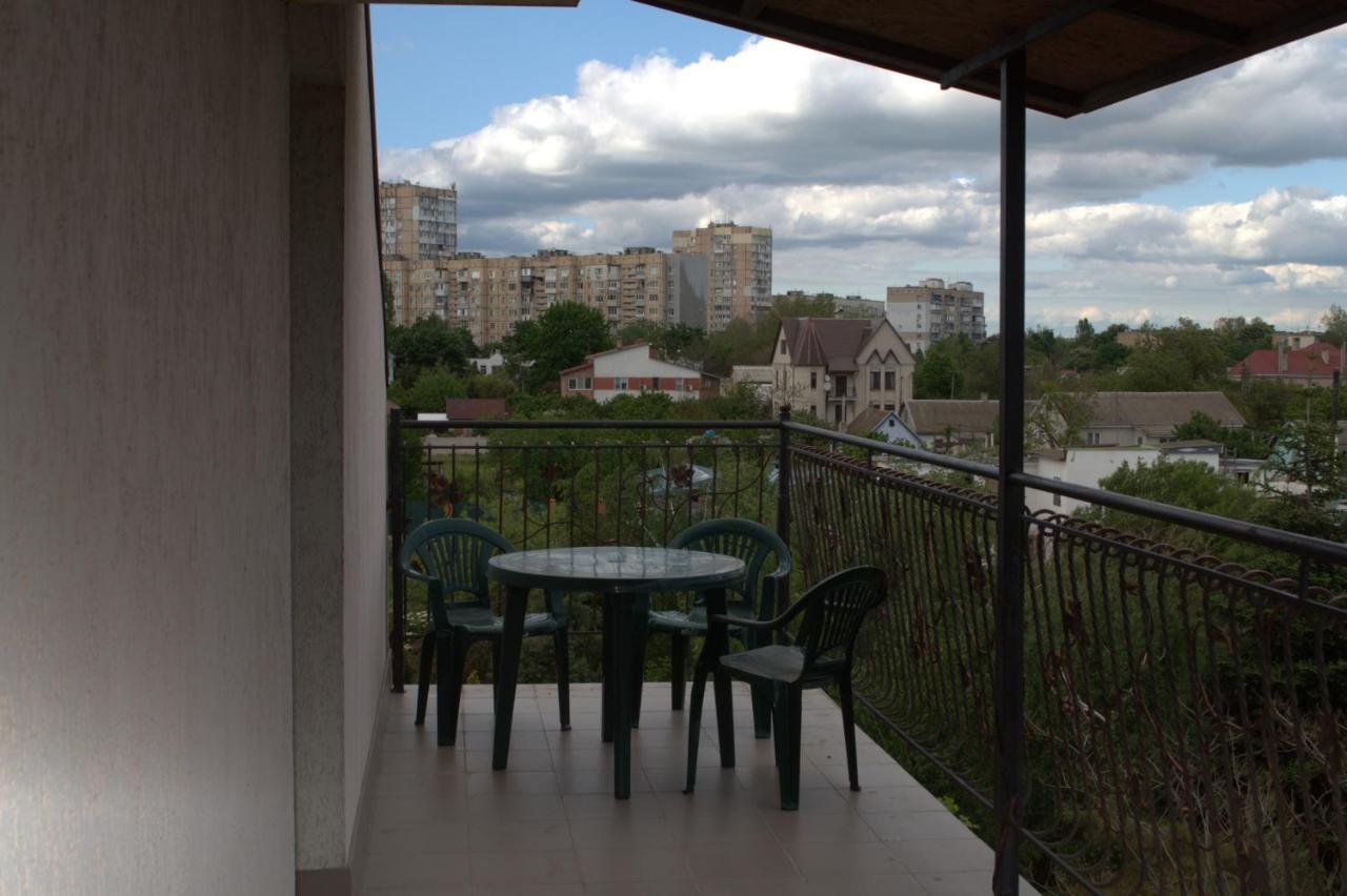 Guest House 12 Mesyatsev Chornomorsk Buitenkant foto