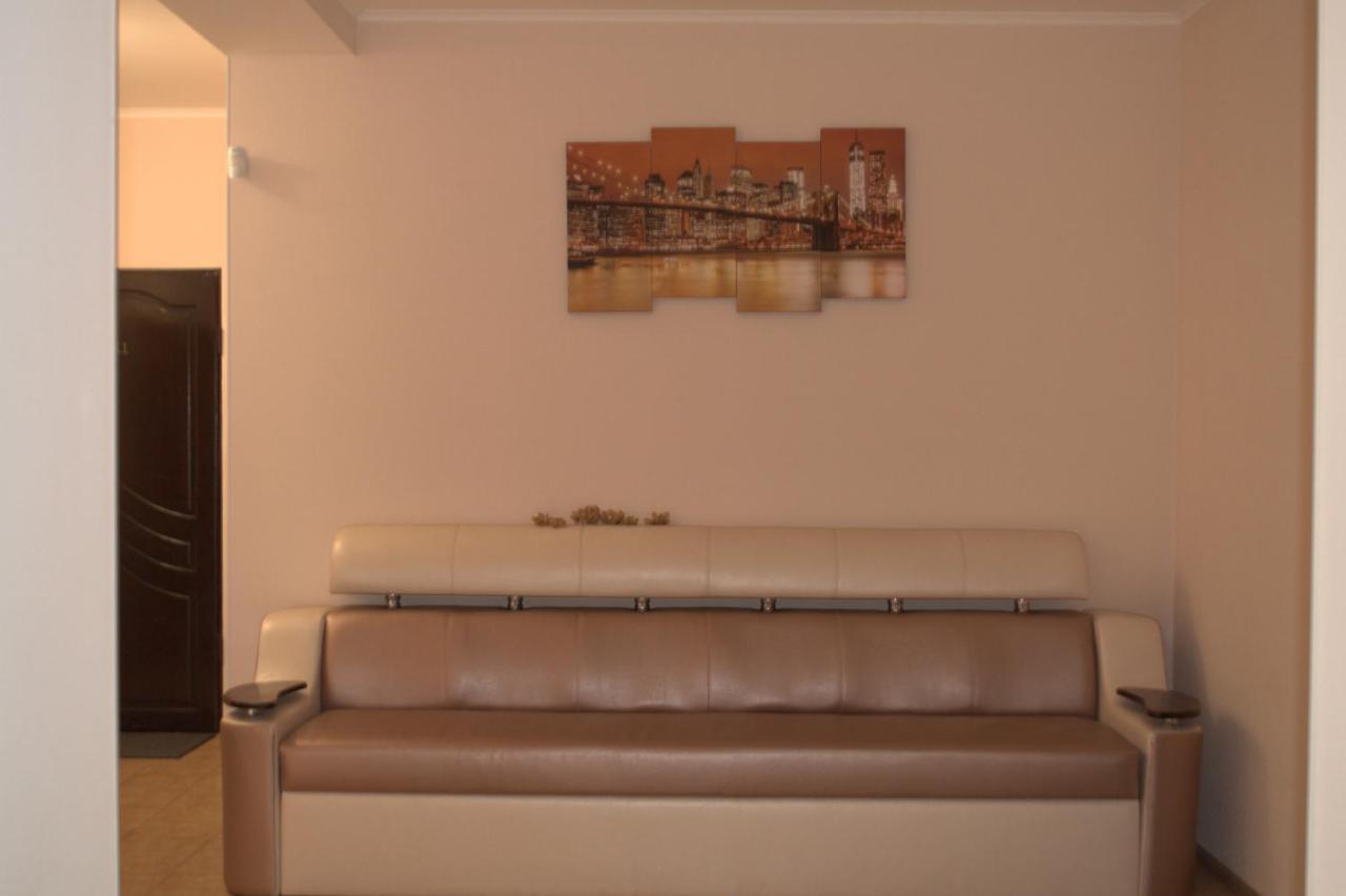 Guest House 12 Mesyatsev Chornomorsk Buitenkant foto