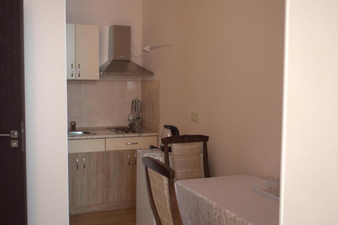 Guest House 12 Mesyatsev Chornomorsk Buitenkant foto