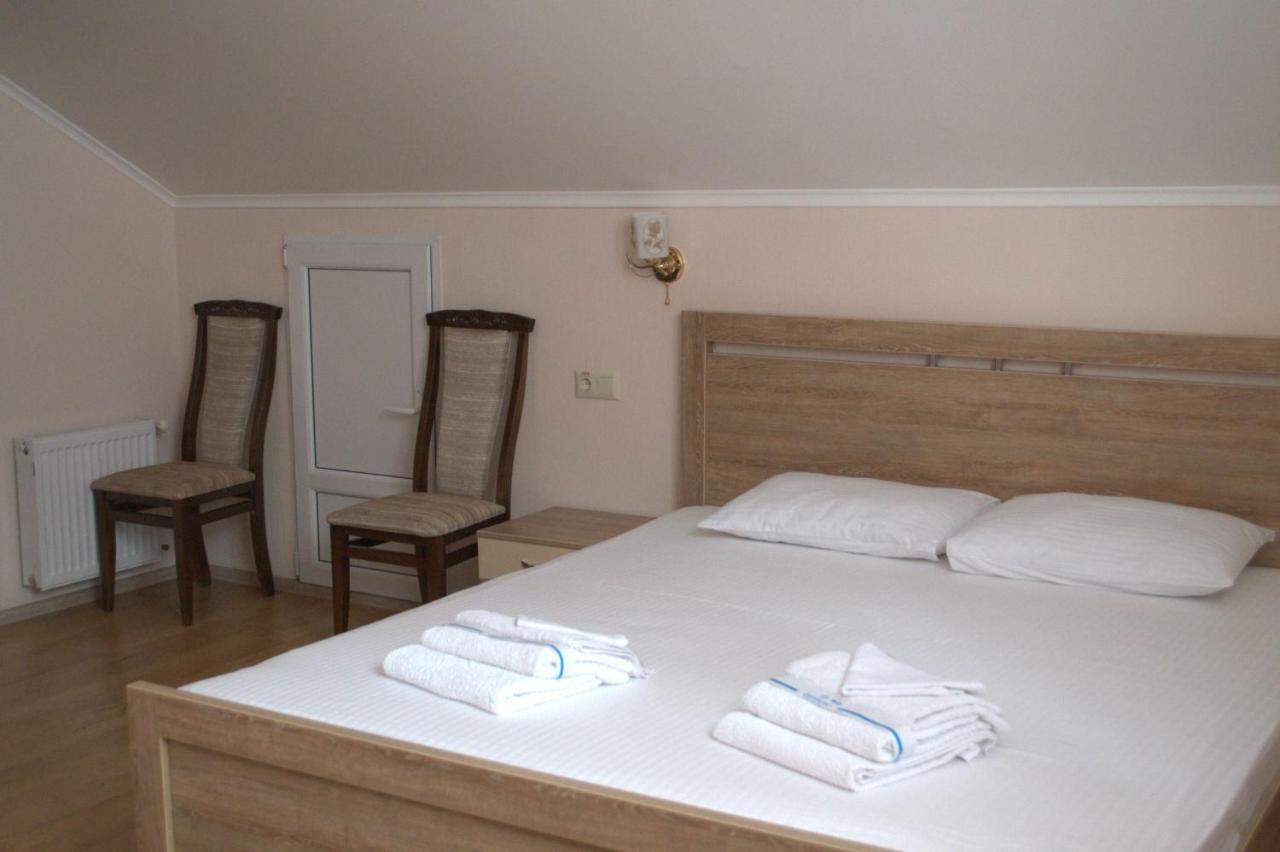 Guest House 12 Mesyatsev Chornomorsk Buitenkant foto