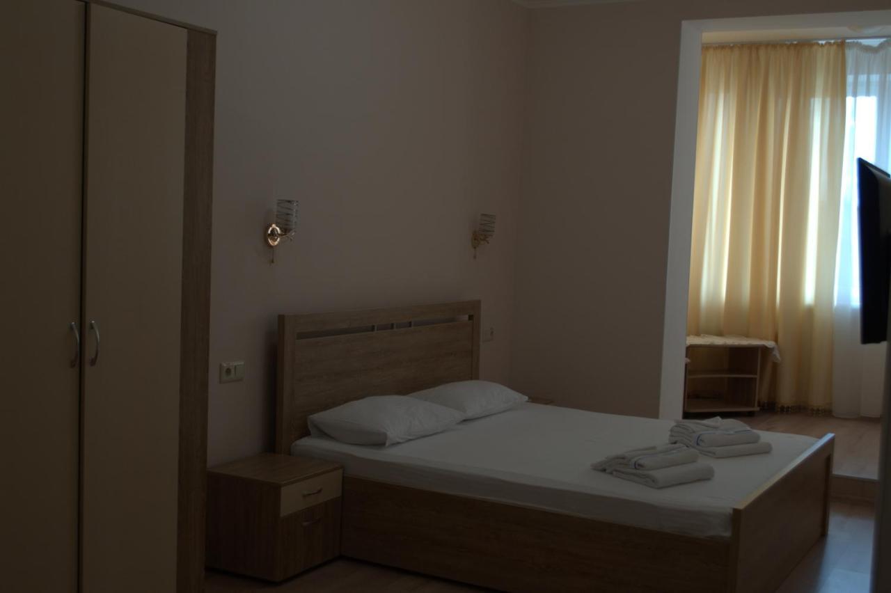 Guest House 12 Mesyatsev Chornomorsk Buitenkant foto