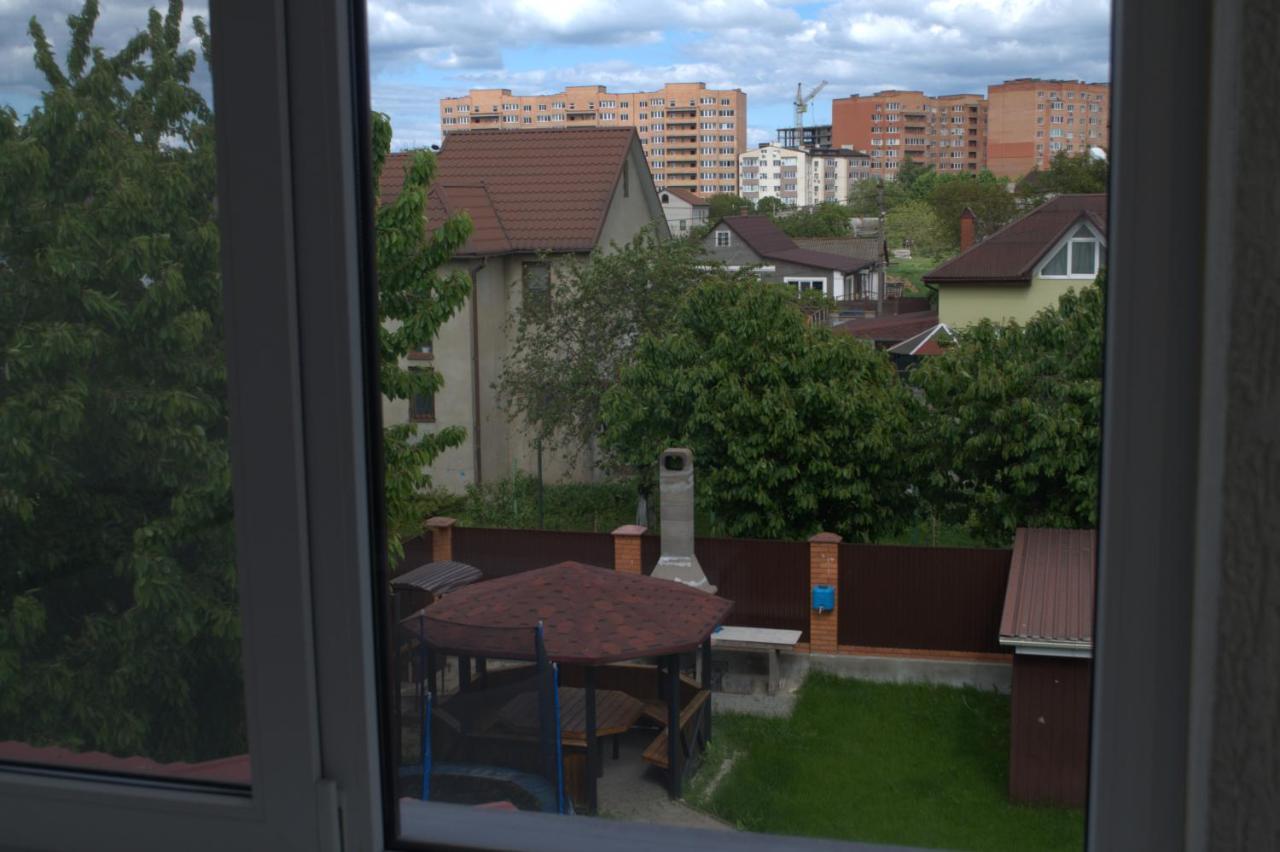 Guest House 12 Mesyatsev Chornomorsk Buitenkant foto
