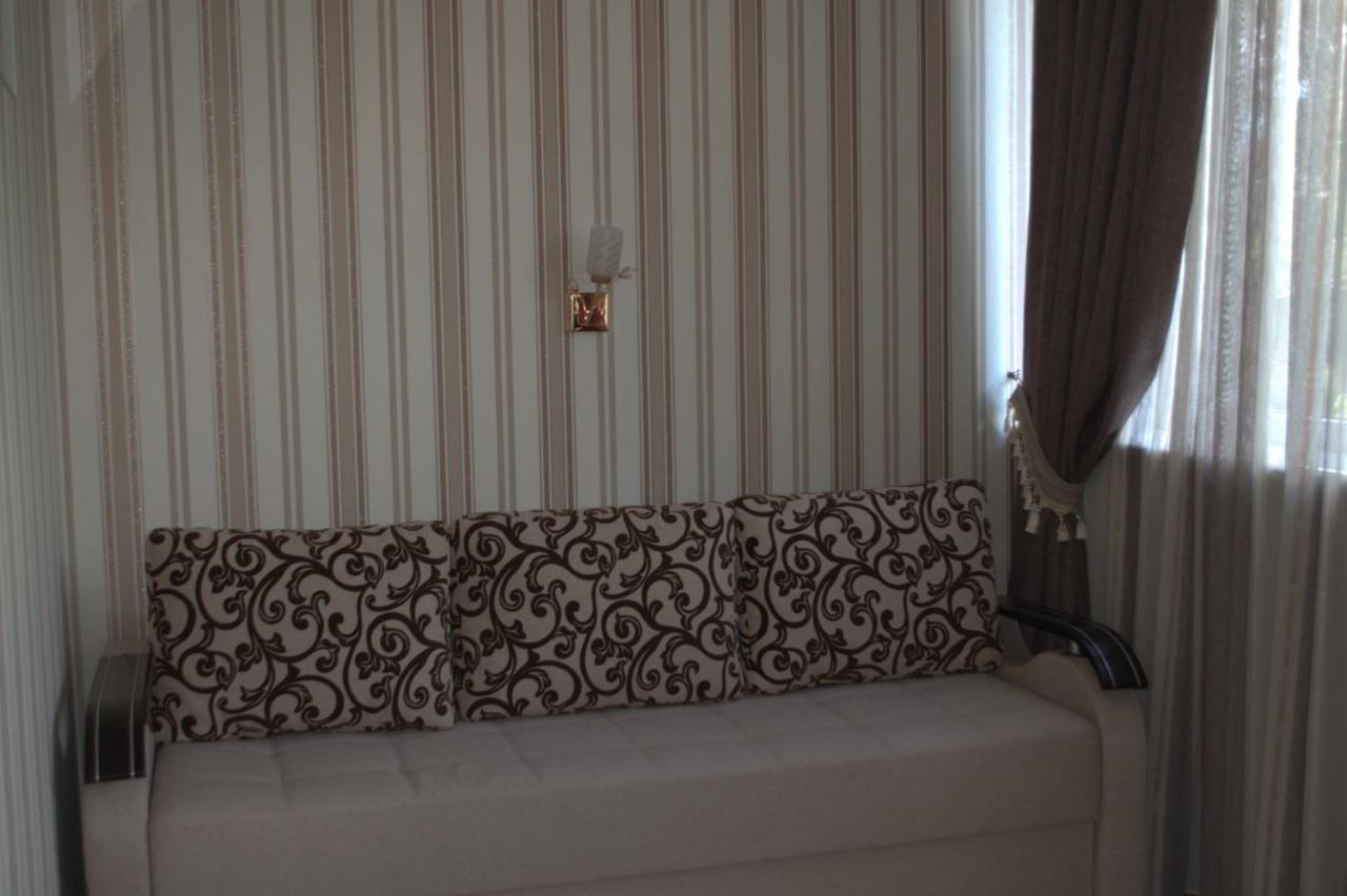 Guest House 12 Mesyatsev Chornomorsk Buitenkant foto