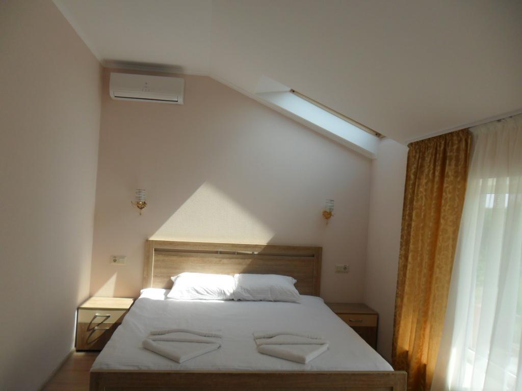 Guest House 12 Mesyatsev Chornomorsk Buitenkant foto