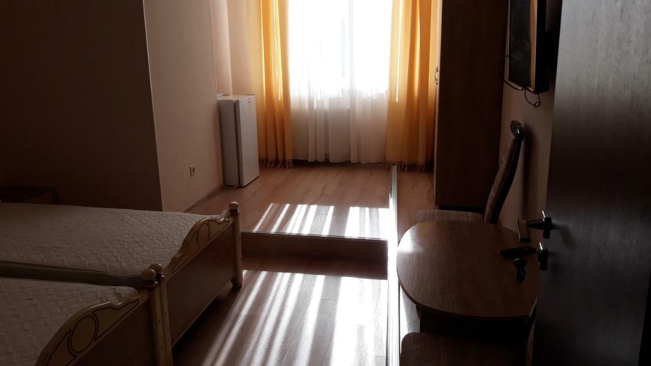 Guest House 12 Mesyatsev Chornomorsk Buitenkant foto